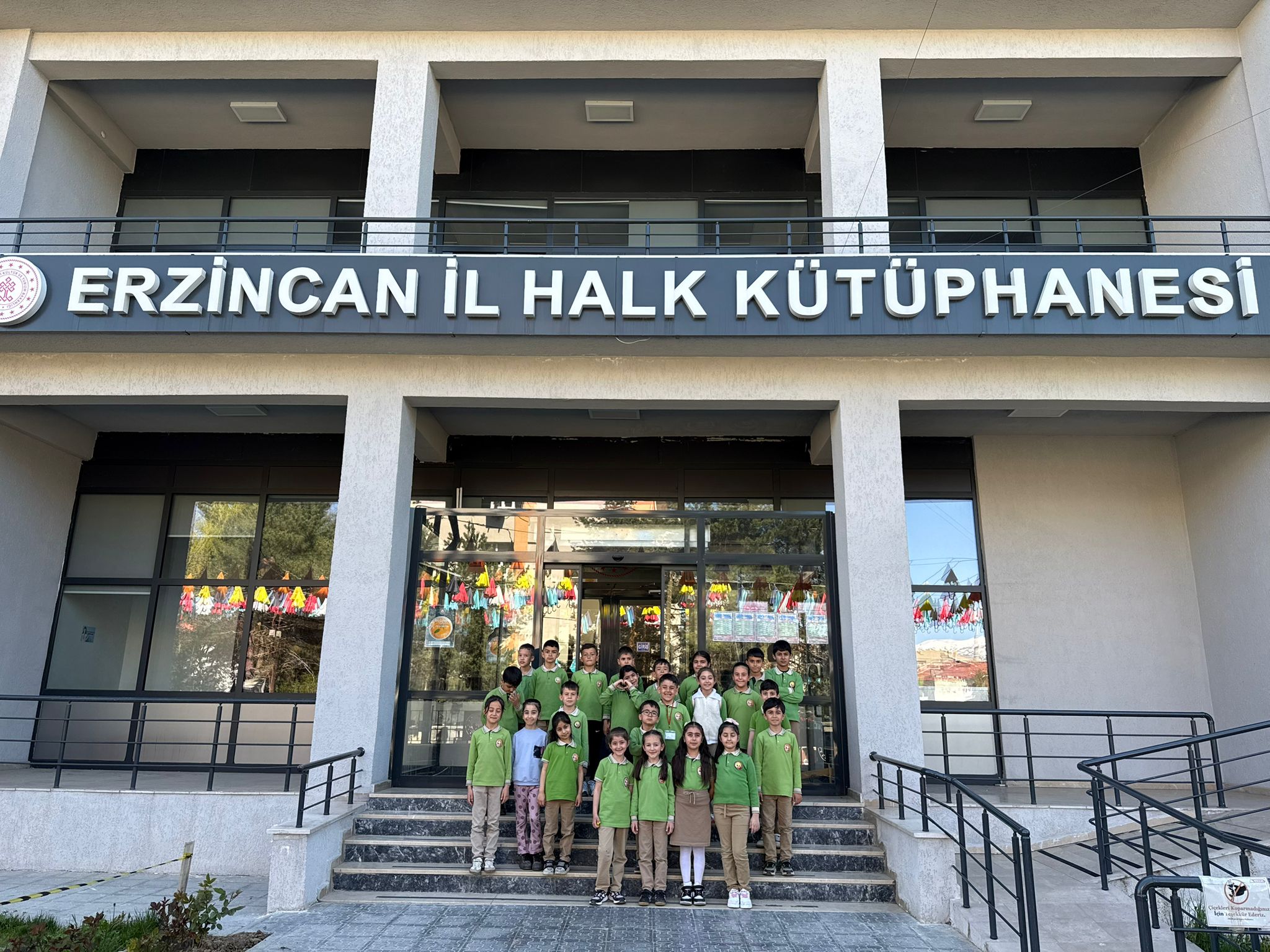 YEŞİL ELMALAR STRES FARKINDALIĞI İÇİN SAHNEDE